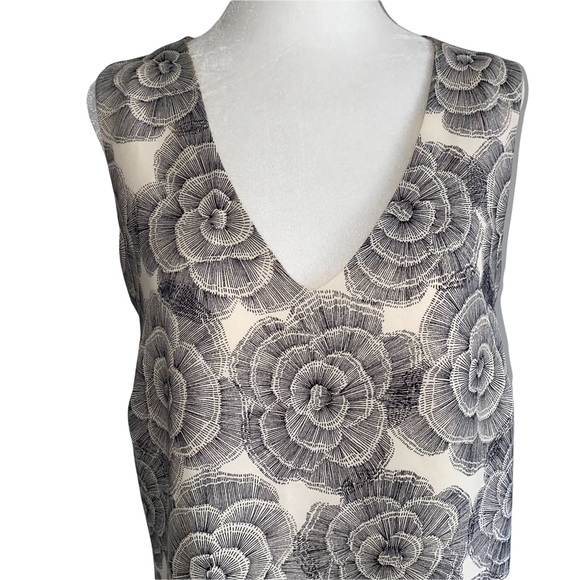 Rose + Olive Black and Cream Floral Sleeveless Layered Hem Blouse M - Picture 2 of 13